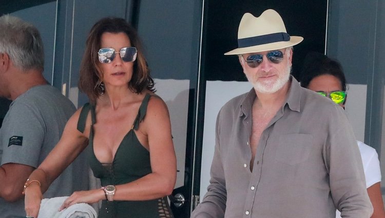 Mar Flores y Elías Casals en un yate en Ibiza 2019