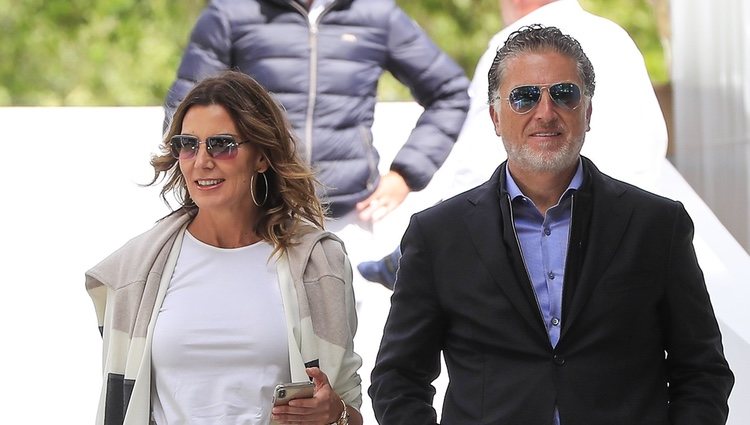 Mar Flores y Elías Casals paseando por Ibiza 2019