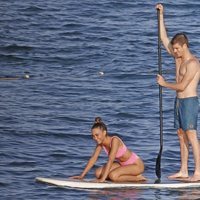 Miguel Bernardeau y Aitana Ocaña disfrutando en Ibiza