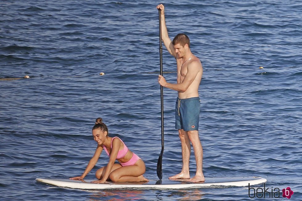 Miguel Bernardeau y Aitana Ocaña disfrutando en Ibiza