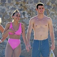 Aitana Ocaña y Miguel Bernardeau, sonrientes en Ibiza