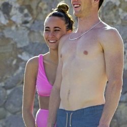 Aitana Ocaña y Miguel Bernardeau, muy cariñosos en Ibiza