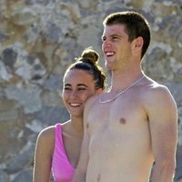 Aitana Ocaña y Miguel Bernardeau, muy cariñosos en Ibiza