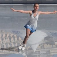 Alexandra de Hannover en una competición de patinaje sobre hielo