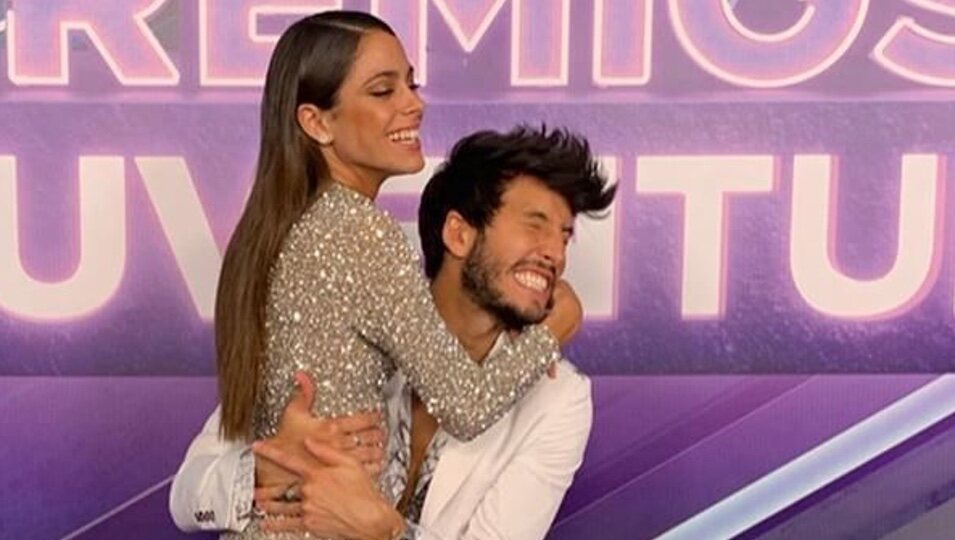 Tini Stoessel y Sebastián Yatra posan con gran complicidad en los Premios Juventud 2019