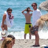 José María Aznar y Ana Botella con su nieto en Marbella