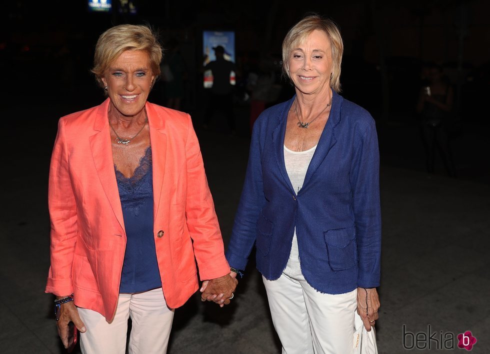 Chelo García Cortés y Marta Roca a su llegada a la fiesta de despedida de 'Supervivientes 2019'