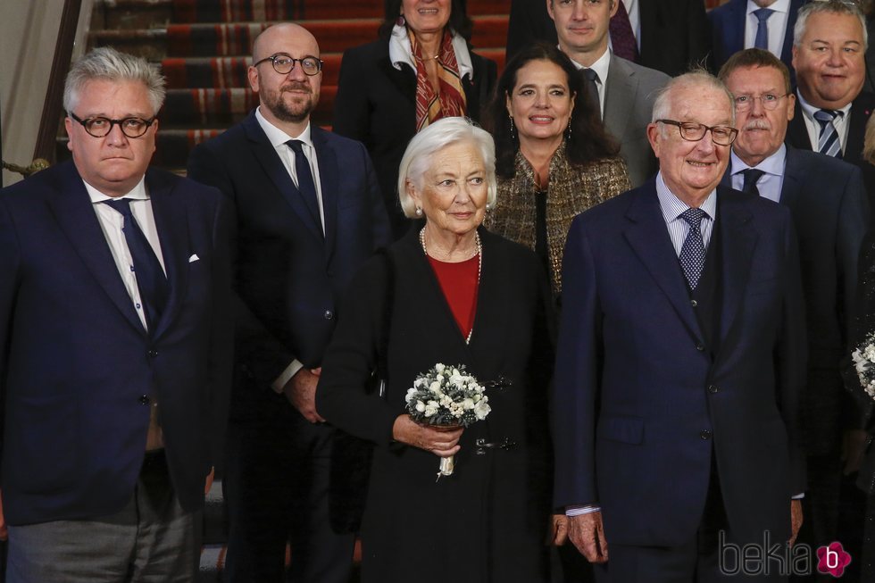 Los Reyes Alberto y Paola de Bélgica junto al Príncipe Laurent en un acto público