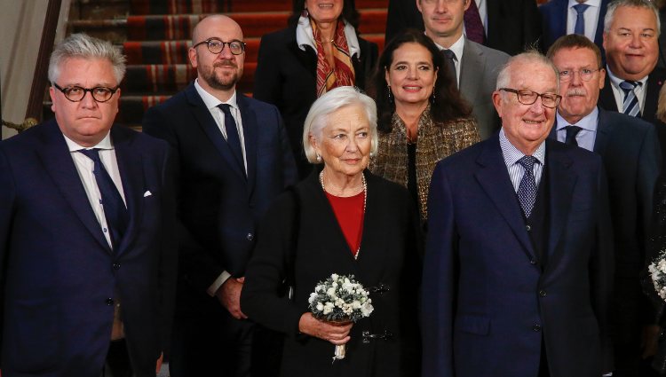 Los Reyes Alberto y Paola de Bélgica junto al Príncipe Laurent en un acto público