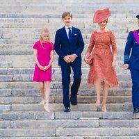 La Familia Real de Bélgica a la salida de la Catedral San Miguel y Santa Gúdula