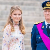 La Princesa Isabel junto a su padre el Rey Felipe de Bélgica