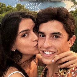 Lucía Rivera y Marc Márquez disfrutando de sus vacaciones en la costa catalana