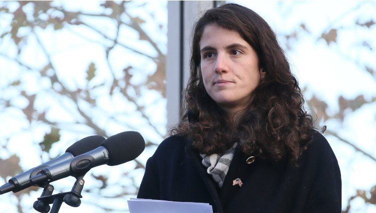 Tatiana Schlossberg Kennedy, hija de Caroline Kennedy, en el homenaje a su abuelo, John Fitzgerald Kennedy en 2013