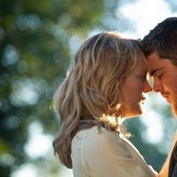 Taylor Schilling y Zac Efron en 'Cuando te encuentre'