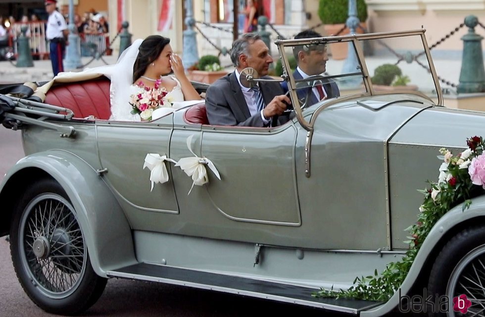 Marie Chevallier llegando a su boda con Louis Ducruet