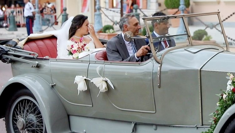 Marie Chevallier llegando a su boda con Louis Ducruet