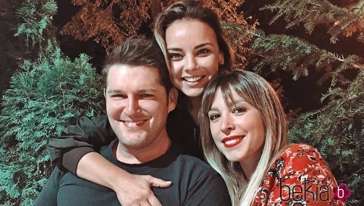 Chenoa junto a  Manu Tenorio y Gisela