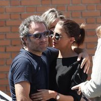 Daniel Guzmán y Macarena Gómez en el funeral de Eduardo Gómez