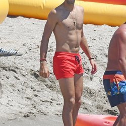 Novak Djokovic con el torso desnudo en Marbella