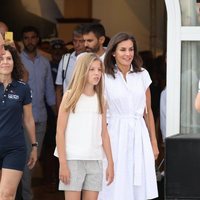 La Reina Letizia y la Infanta Sofía en el Náutico de Palma