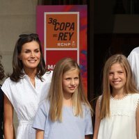 Los Reyes Felipe y Letizia, la Princesa Leonor y la Infanta Sofía en su primera aparición en sus vacaciones de verano 2019