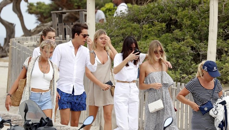 Victoria y Cristina Iglesias en Ibiza