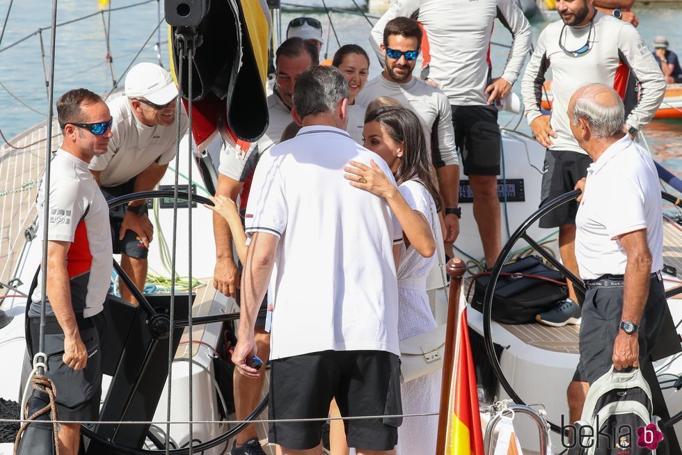 La Reina Letizia anima al Rey Felipe en el Aifos para la Copa del Rey de Vela 2019