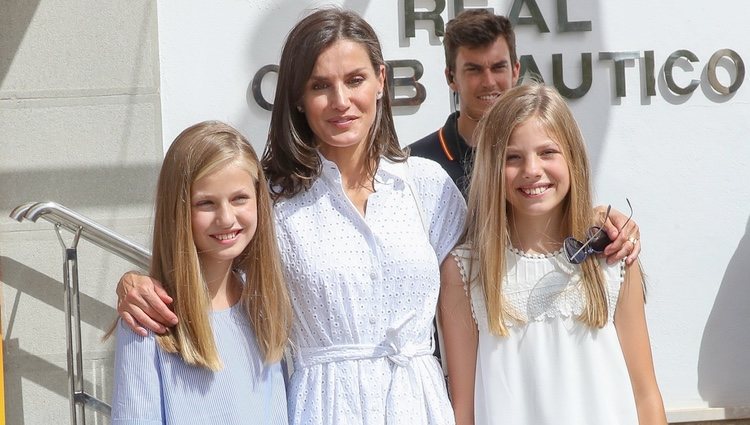 La Reina Letizia, la Princesa Leonor y la Infanta Sofía en su visita al Náutico de Palma