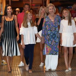 La Reina Letizia, la Princesa Leonor, la Infanta SofÃ­a y la Reina SofÃ­a en el ballet en Palma