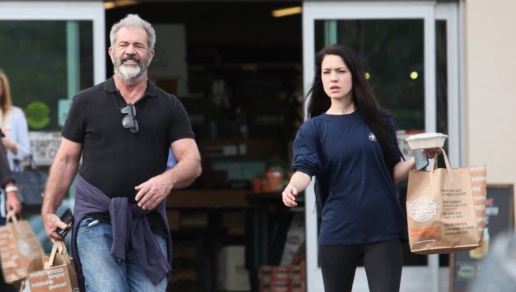 Mel Gibson con su esposa Rosalind Ross en Los Ángeles