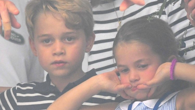 El Príncipe Jorge y la Princesa Carlota en las regatas del Rey de Cowes