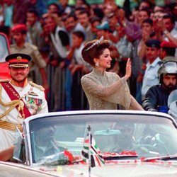 Abdalá II y Rania de Jordania el día de la coronación del Rey en 1999