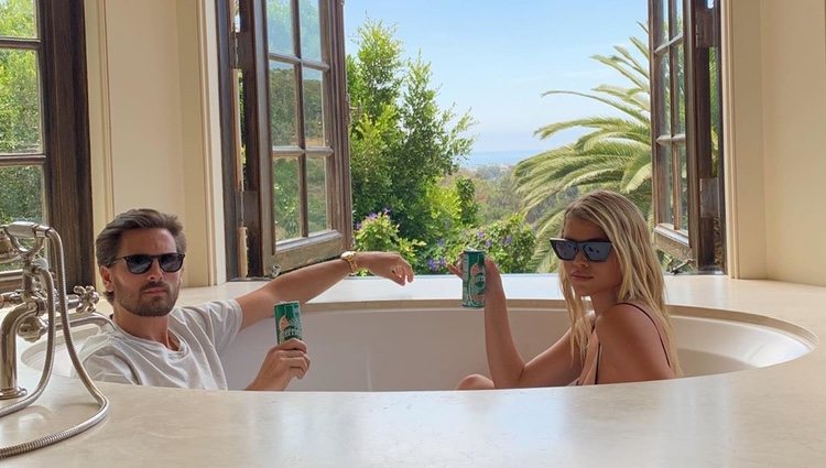 Scott Dissick y Sofia Richie disfrutando de sus vacaciones