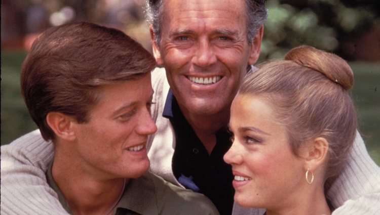 Henry Fonda junto a sus hijos, Peter Fonda y Jane Fonda