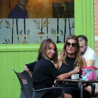 María Patiño, en un bar con Belén Rodríguez y Raquel Bollo