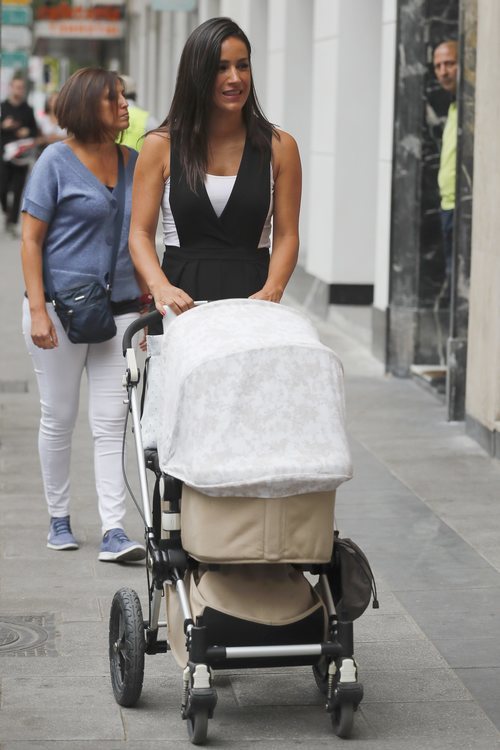 Begoña Villacís acude a un evento acompañada de su hija Inés