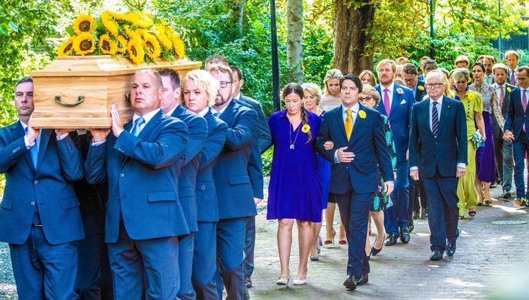 El cortejo fúnebre durante el funeral de la Princesa Cristina