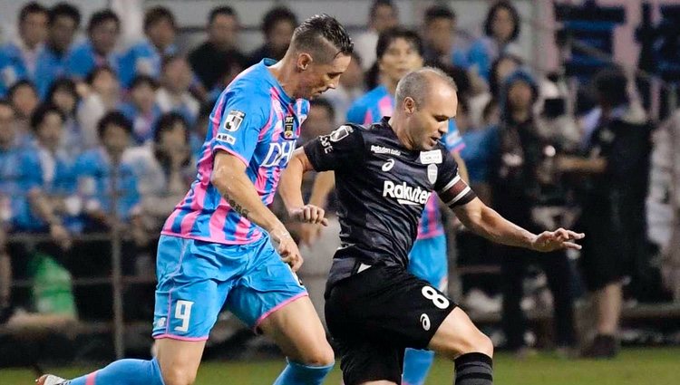 Fernando Torres con Andrés Iniesta en su último partido antes de retirarse