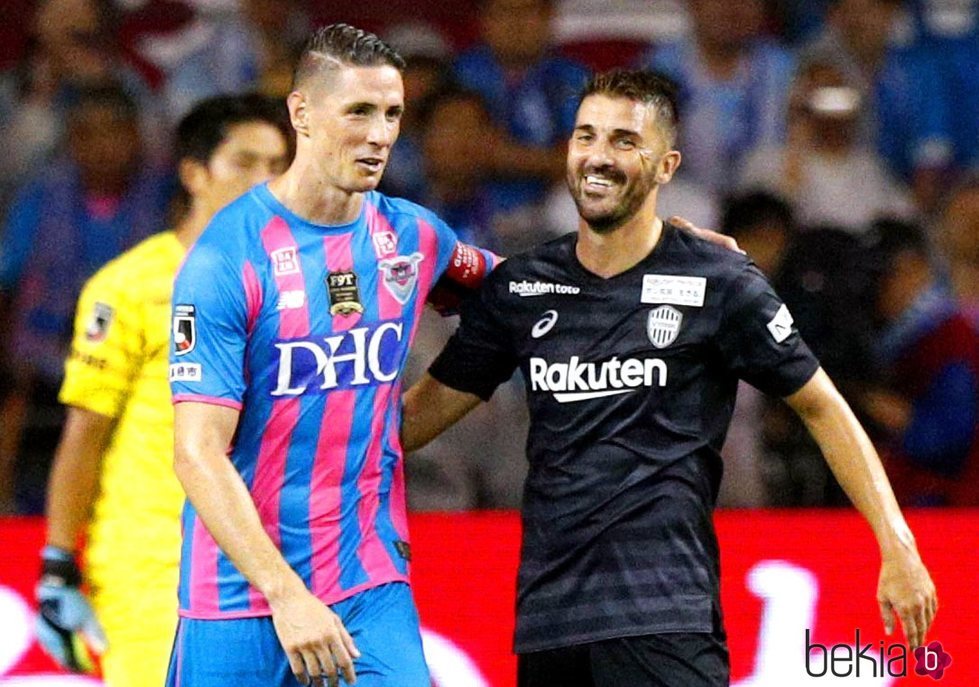 Fernando Torres con David Villa en su último partido antes de retirarse