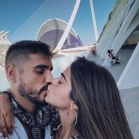 Fabio Colloricchio y Violeta Mangriñán se besan enamorados