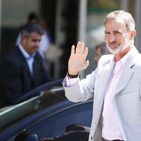 El Rey Felipe VI yendo a visitar a su padre, el Rey Juan Carlos al hospital