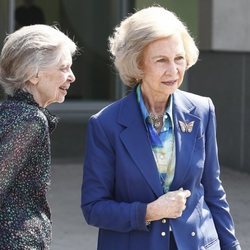 La Reina Sofía y su hermana, Irene de Grecia, en su visita al Rey Juan Carlos en el hospital