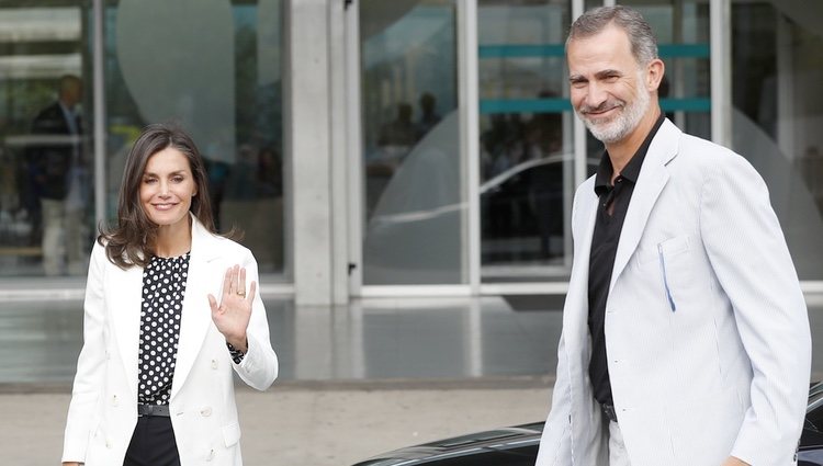 Los Reyes Felipe y Letizia, en el hospital para visitar al Rey Juan Carlos