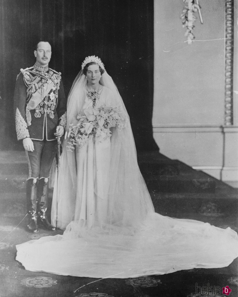 El Príncipe Enrique de Gloucester y Lady Alice Montagu Douglas Scott en su boda