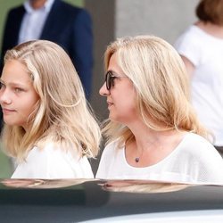 Irene Urdangarin y la Infanta Cristina visitan al Rey Juan Carlos en el hospital