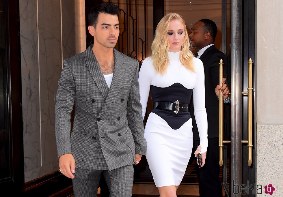 Joe Jonas y Sophie Turner saliendo hacia los MTV VMAs 2019