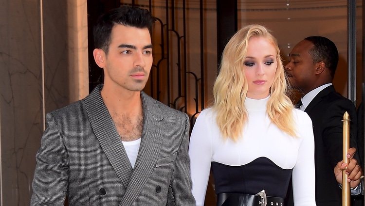 Joe Jonas y Sophie Turner saliendo hacia los MTV VMAs 2019