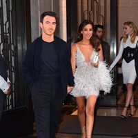 Kevin Jonas y Danielle Deleasa saliendo hacia los MTV VMAs 2019