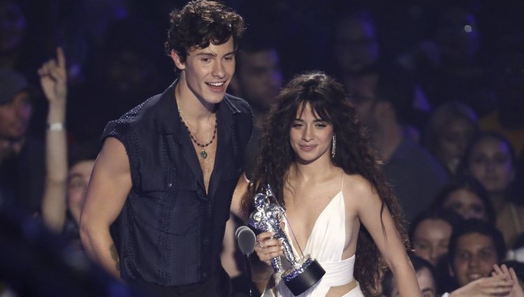 Shawn Mendes y Camila Cabello en los MTV VMAs 2019