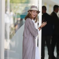 La Infanta Elena visita al Rey Juan Carlos en el hospital tras su operación de corazón